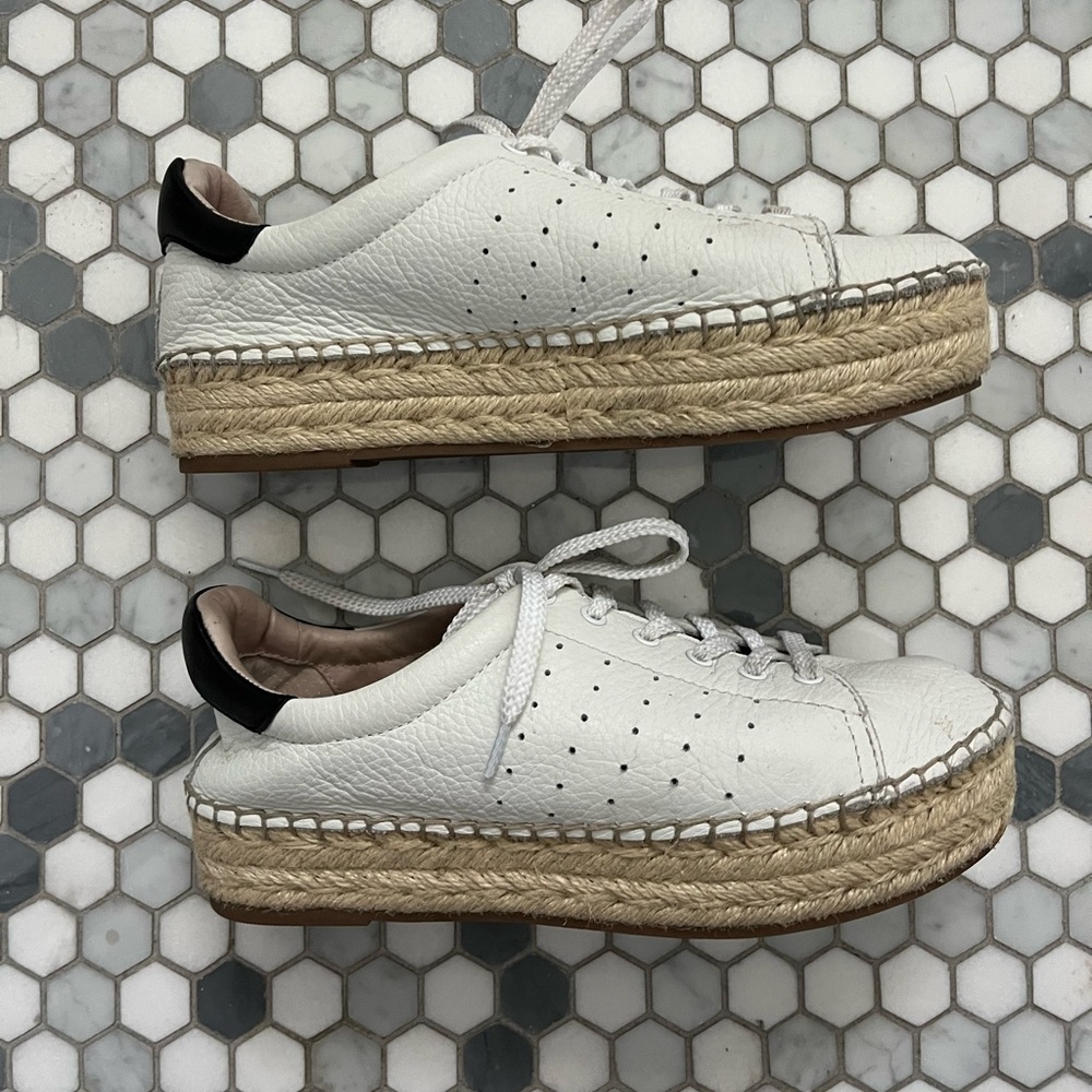 Vince Camuto white Sneakers. Size 6. Perfect condition.